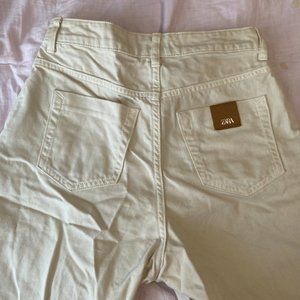 ZARA CREAM CUFF ANKLE JEANS